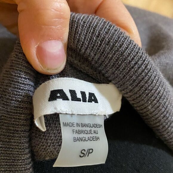 Alia Grey Front Zipper Long Sleeve Cardigan Size Small - Picture 7 of 8